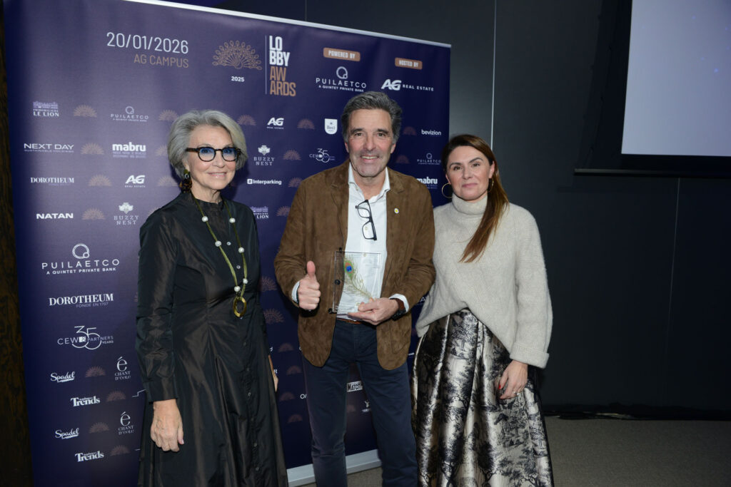  Puilaetco a remis avec fierté le Lobby Award du Leader masculin de l’année 
